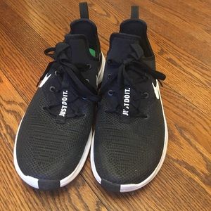 NEVER WORN nike tennis shoes